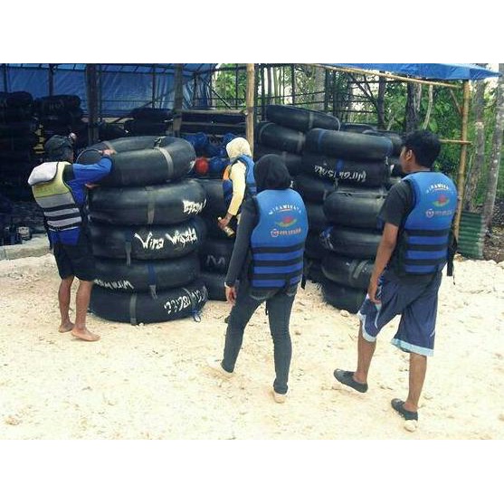 Jual ban dalam renang ukuran besar. ban dalam truk bisa untuk renang ...