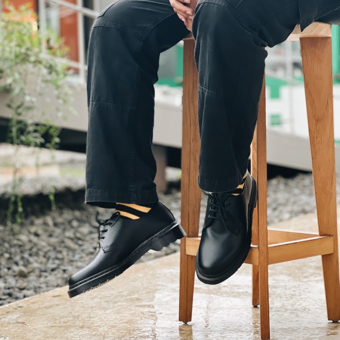 dr martens 1461 mono black