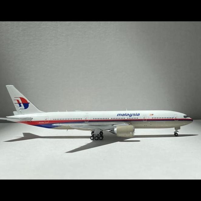 Maquette Avion NG Model 1:400 Malaysia Airlines B777-200ER Immatriculée 9M-MRO - Prête à Exposer