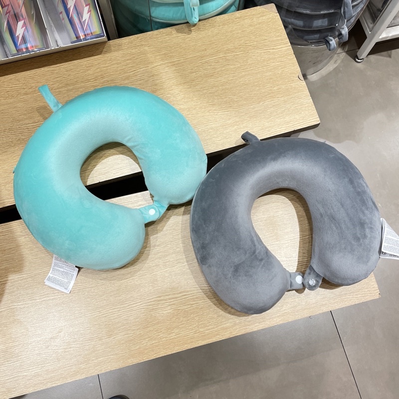 MINISO BANTAL LEHER U-shaped pillow memory foam bahan bagus nyaman