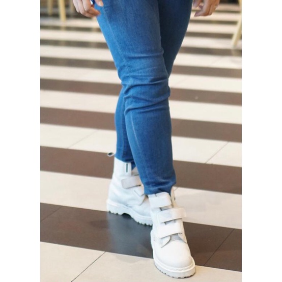 Dr. Martens Coralia White VERY RARE As worn by Hailey Baldwin