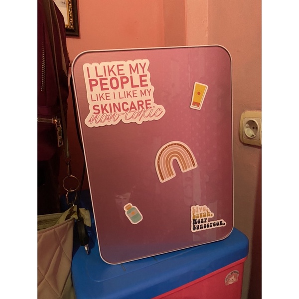Jual [PRELOVED] - Kulkas Mini 10 L / Mini Fridge warna Pink Second