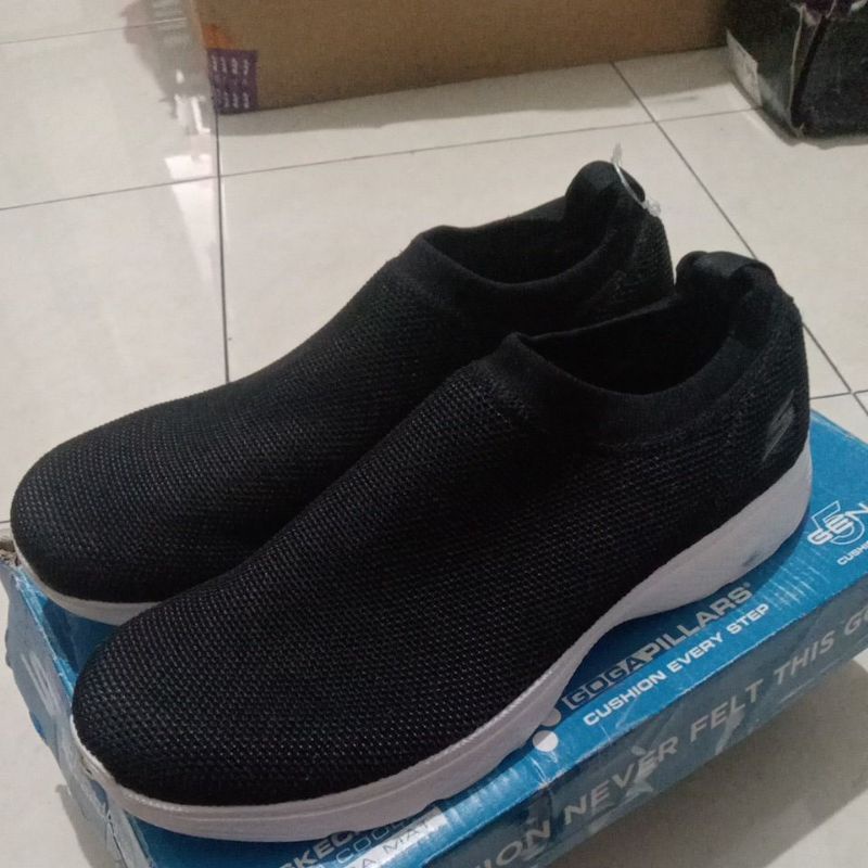 Sepatu skechers outlet go walk 4