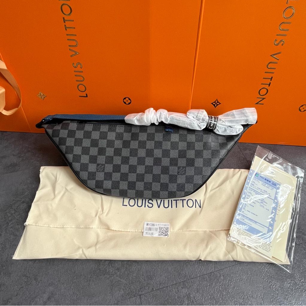 LV Discovery Bumbag Damier Graphite di Deshevacloset | Tokopedia