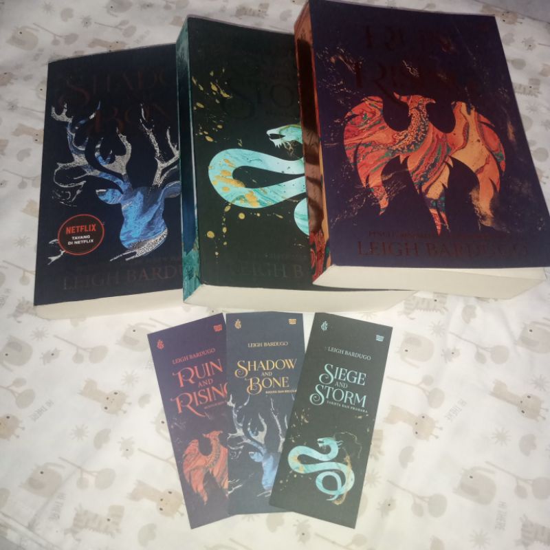 Jual Trilogy Shadow and Bone - Leigh Bardugo (Siege and Storm, Ruin and ...