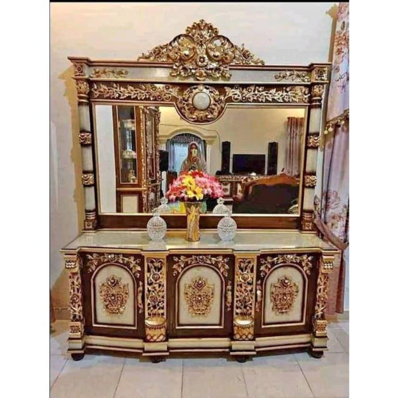 Porno soradi va eshakda barmoq