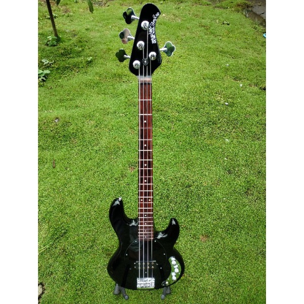 Jual Gitar Bass Musicman String Ray | Shopee Indonesia