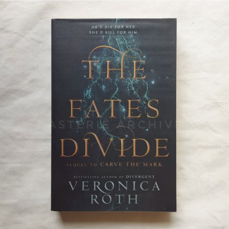 Jual the fates divide - veronica roth import original like new | Shopee ...