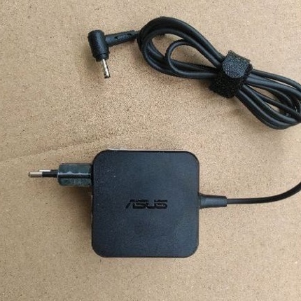 Vhbw caricabatteria da auto compatibile con Asus ZenBook UX21E-Rhp5, UX21E- KX004V, UX21E-Rrg5 computer portatile - Caricatore da 12V nero 2,1 A | Leroy Merlin