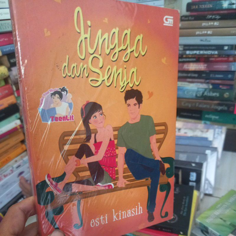 Jual Novel Jingga Dan Senja Esti Kinasih Shopee Indonesia 6459