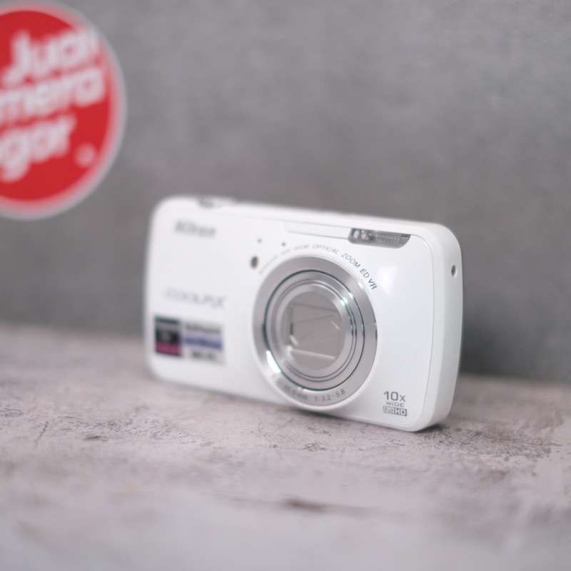 Nikon COOLPIX S800c 16.0MP Digital Camera - White for sale