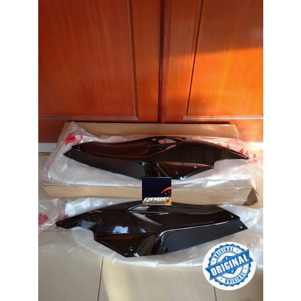 Jual COVER TUTUP AKI SKYWAVE HITAM GLOSSY (SEPASANG) ORIGINAL SGP