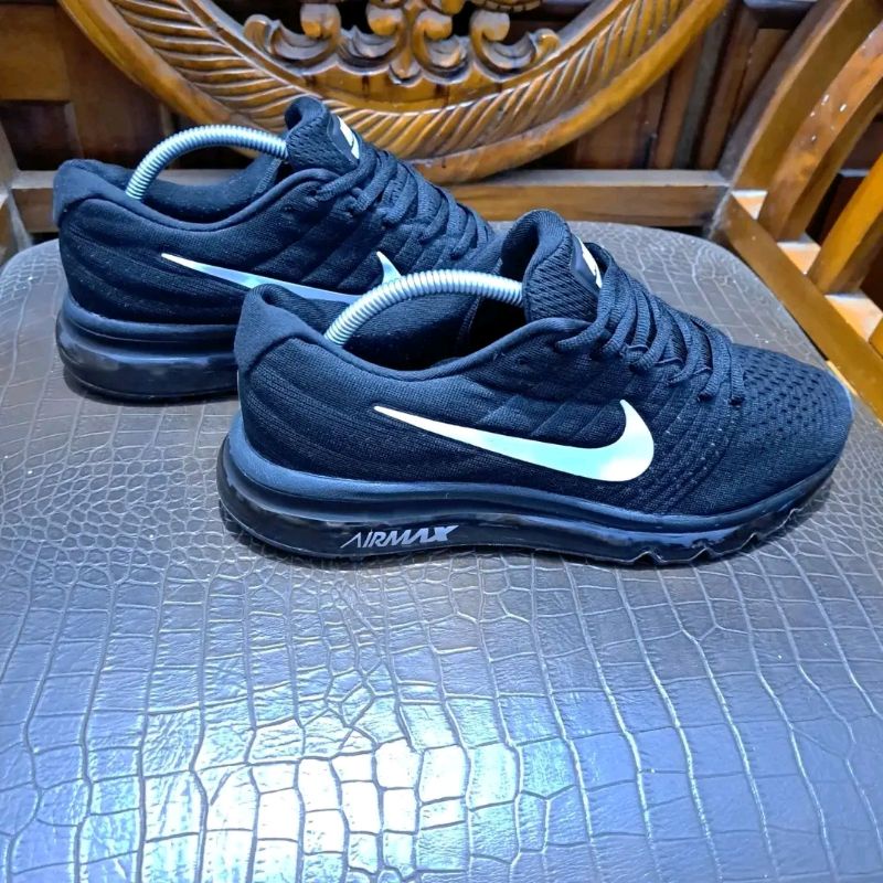 NIKE AIR MAX 2017