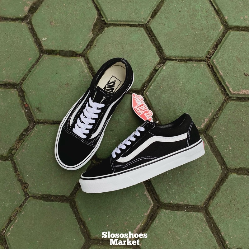 Vans old skool on sale black white indonesia