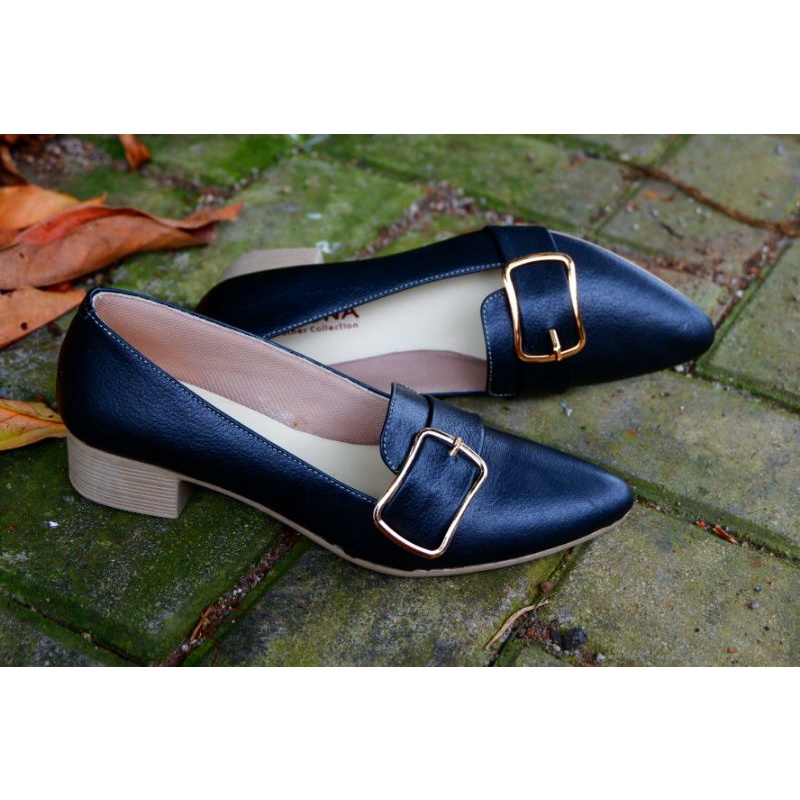 Jual model terbaru sepatu kulit untuk wanita hak sedang 3cm sol tahu