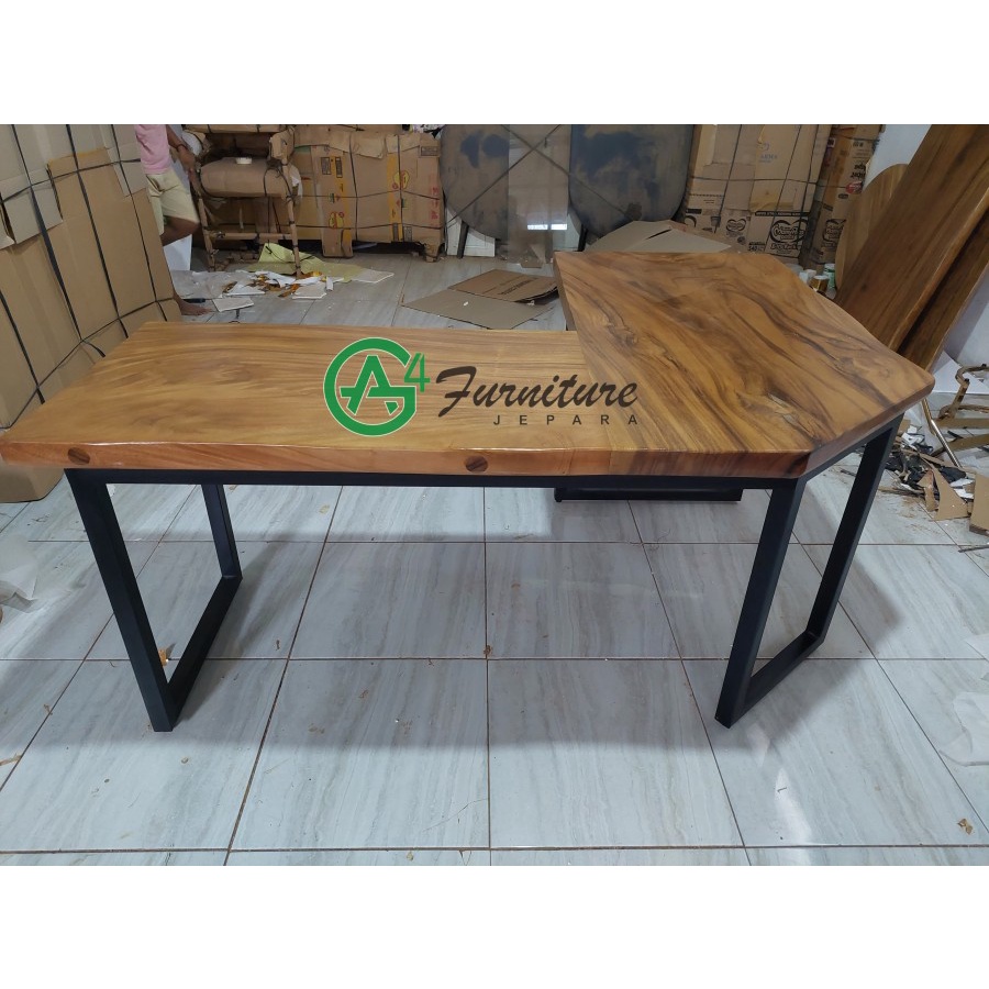 Jual Meja Kantor Bentuk L Warna Natural Kayu Trembesi Kaki Besi ...