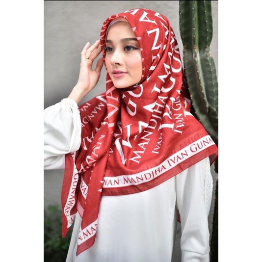 Jual Mandja Monogram Red by Ivan gunawan | Shopee Indonesia