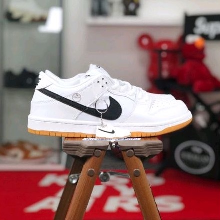 Jual Nike SB Dunk Low "White Black Gum" | Shopee Indonesia