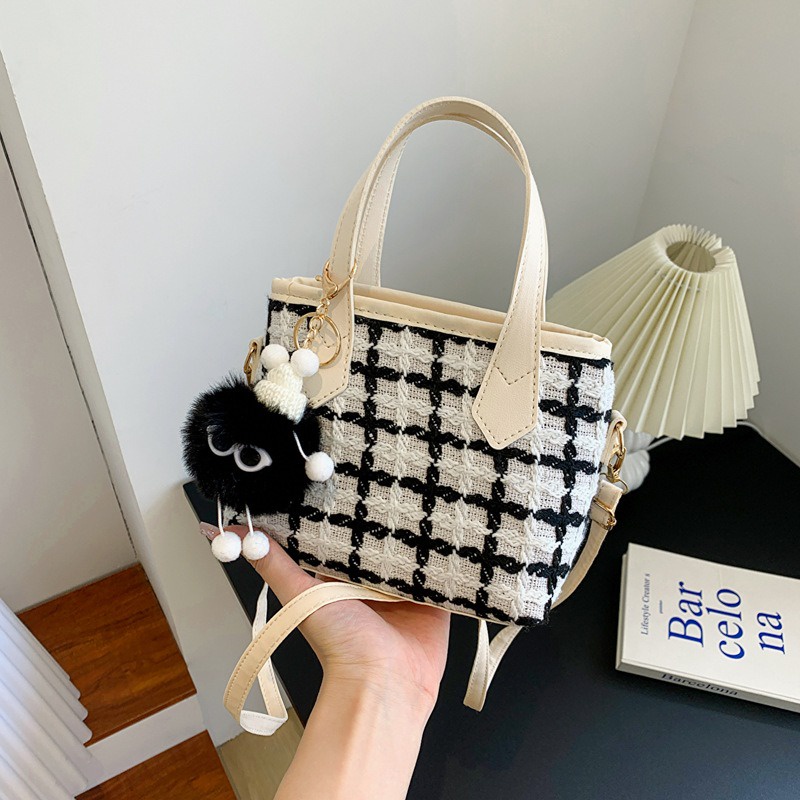 Jual LUX DD103 Tas Selempang Wanita Sling Bag Rajut Rami Gantungan ...