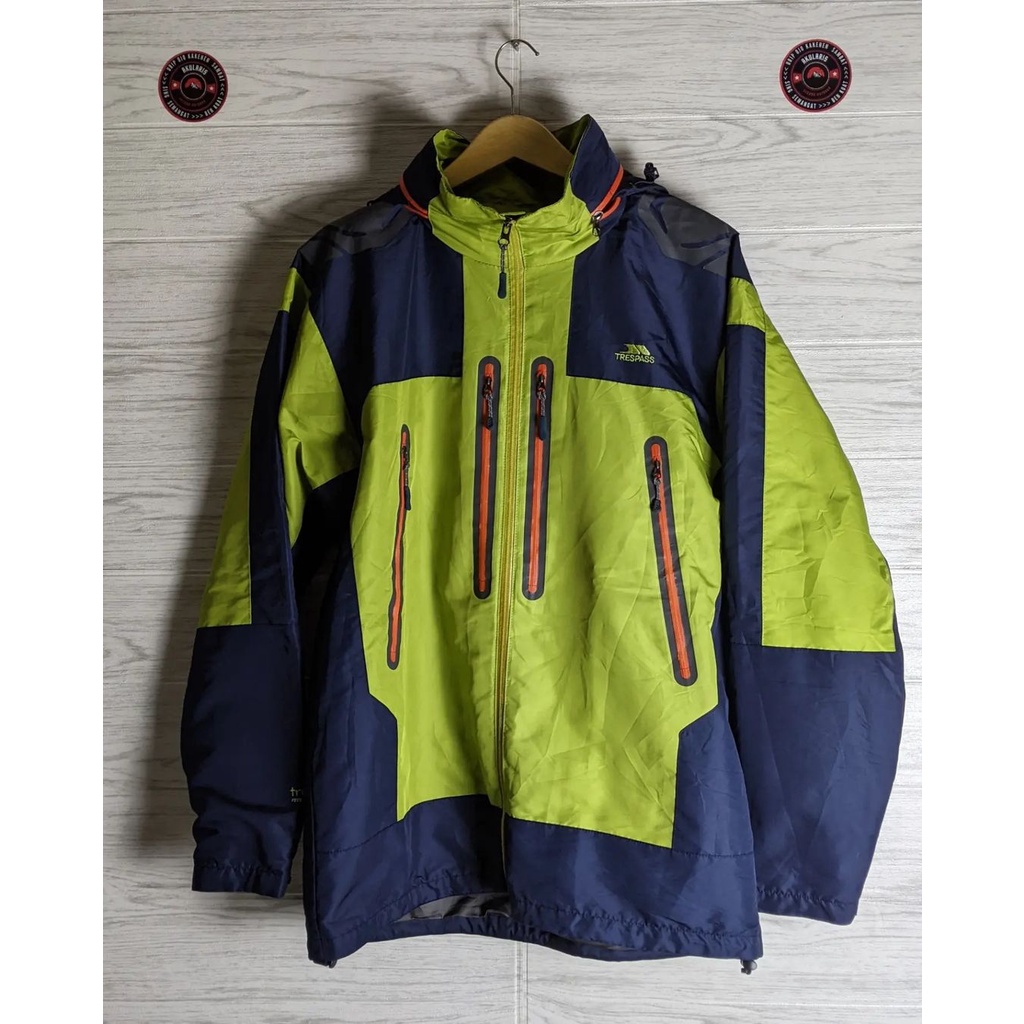 Jual TressPass OUTDOOR JAKET exclusive Trifting | Shopee Indonesia