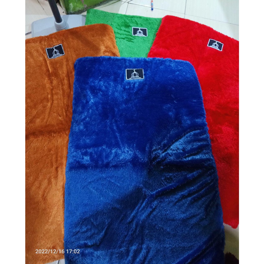 Jual SAJADAH BULU RASFUR PREMIUM LEBIH LEBAR DAN TEBAL 5CM NYAMAN UNTUK ...