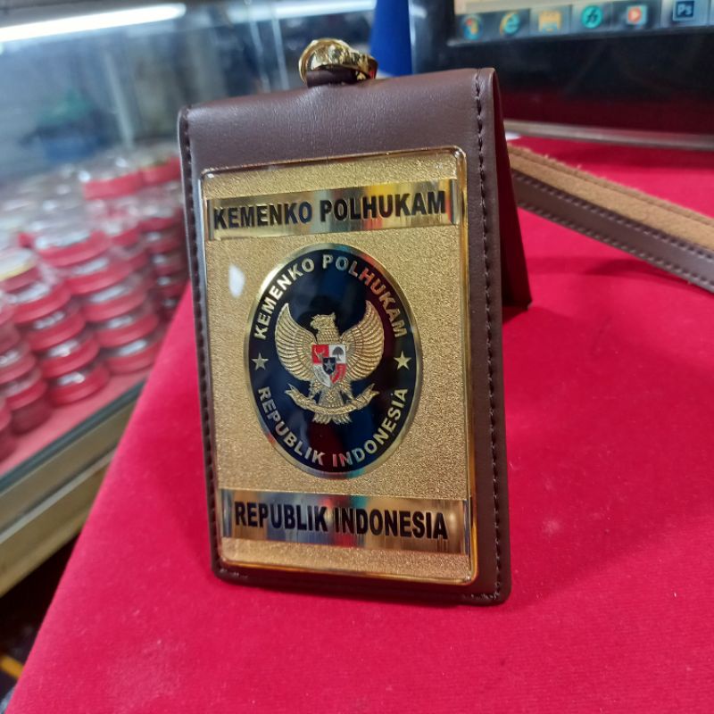 Jual Pin Kemenparekraf/emblem Baparekraf / Dompet KTA KEMENPAREKRAF ...