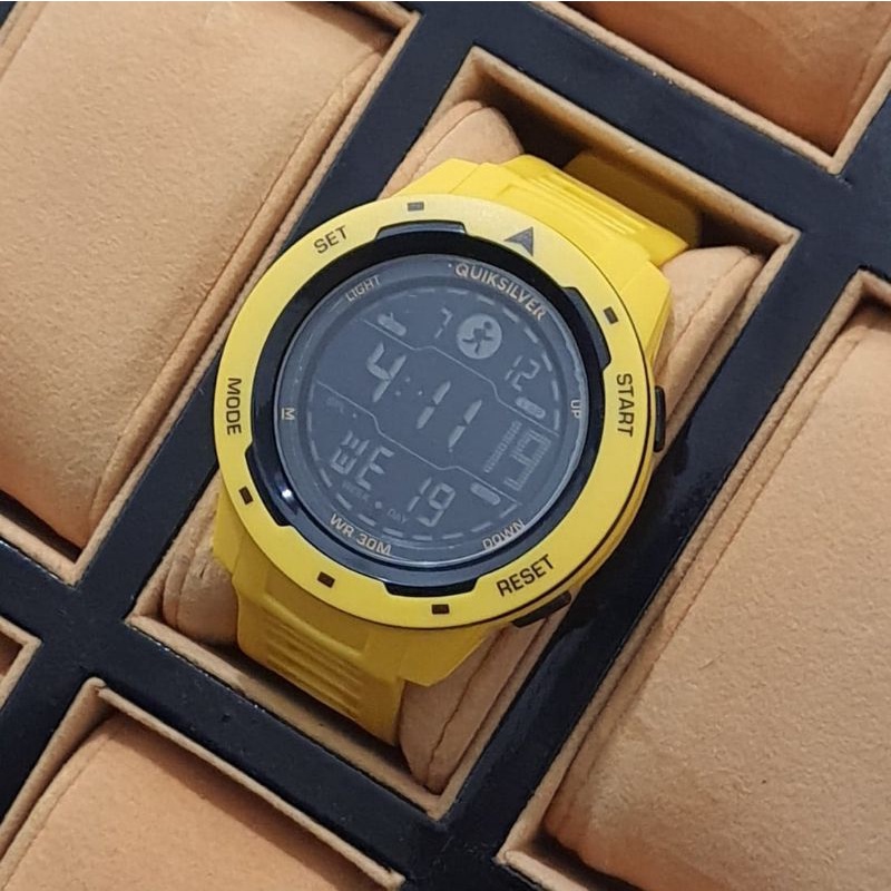 Jual DISTRIBUTOR JAM TANGAN SPORTY QUIKSILVER RUBBER DIGITAL STANDAR