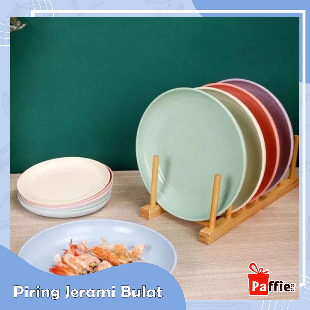 Sayur sat set dalam piring saji dengan sambal dan nasi putih