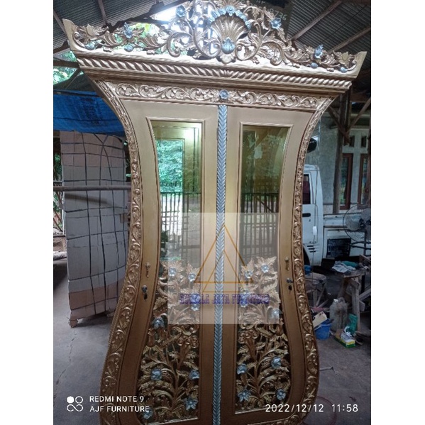 Jual Lemari Pajangan Biola 2 Pintu Lemari Hias Kayu Jati Gold Lemari Pajangan Kaca Gold