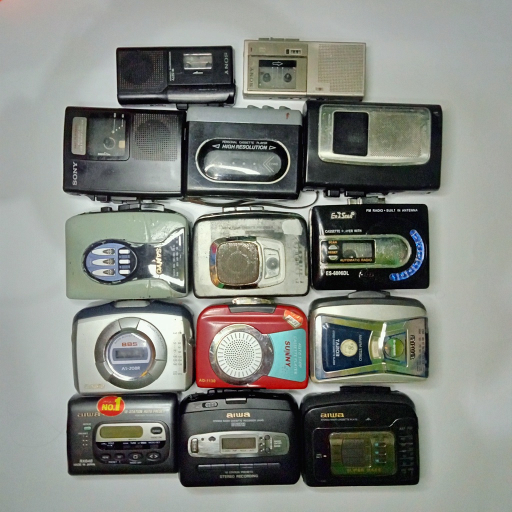 Jual WALKMAN PEMUTAR KASET TAPE GAMBLING, Hiasan dinding display ...