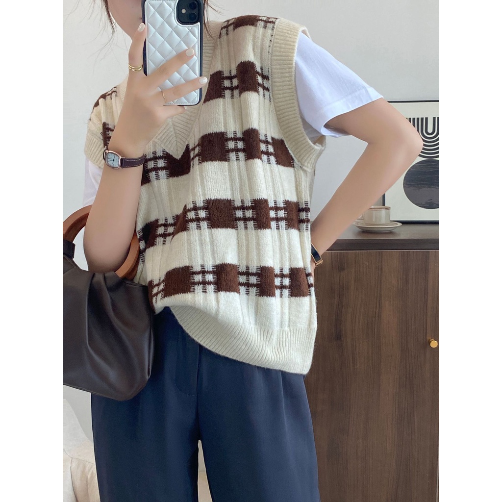 The Avery Ribbed V-Neck Sweater Vest – Chic Sleeveless Knit Layering Top