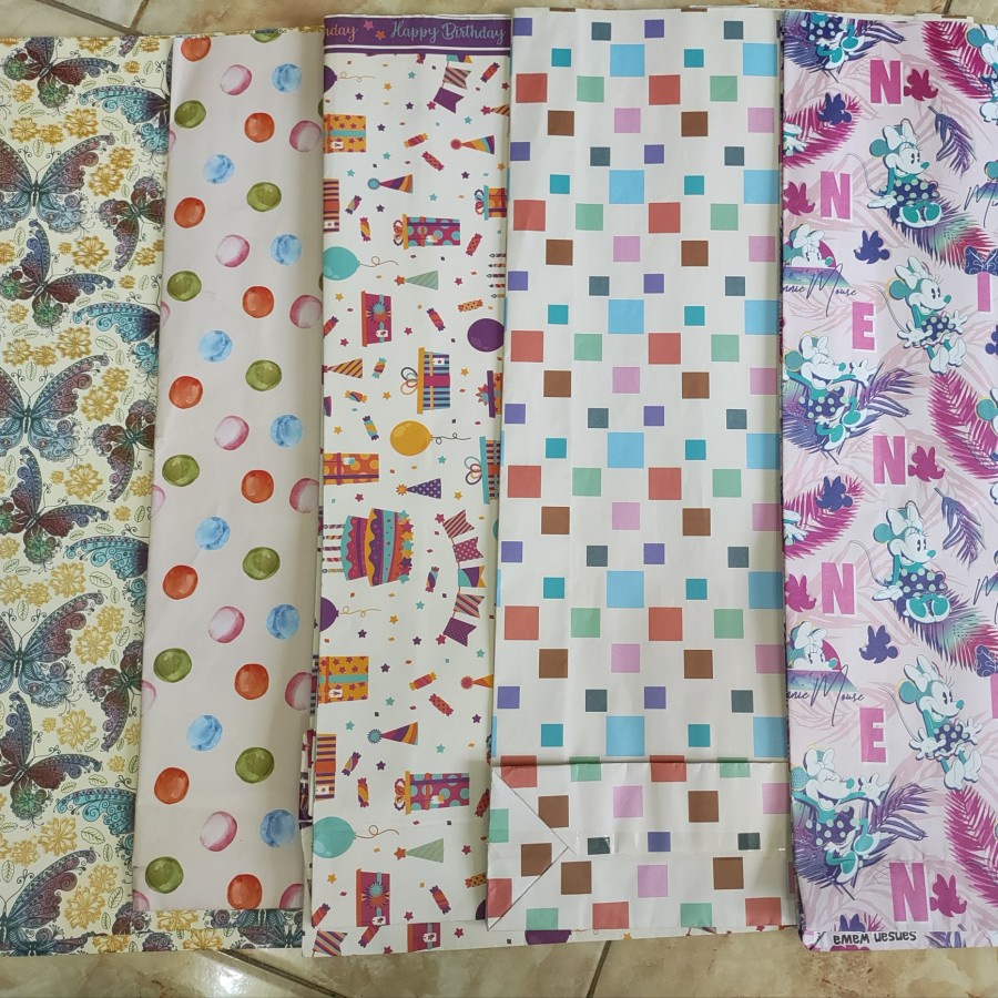 Jual kertas kado jadi motif bungkus perempuan christmas kartun polkadot ...