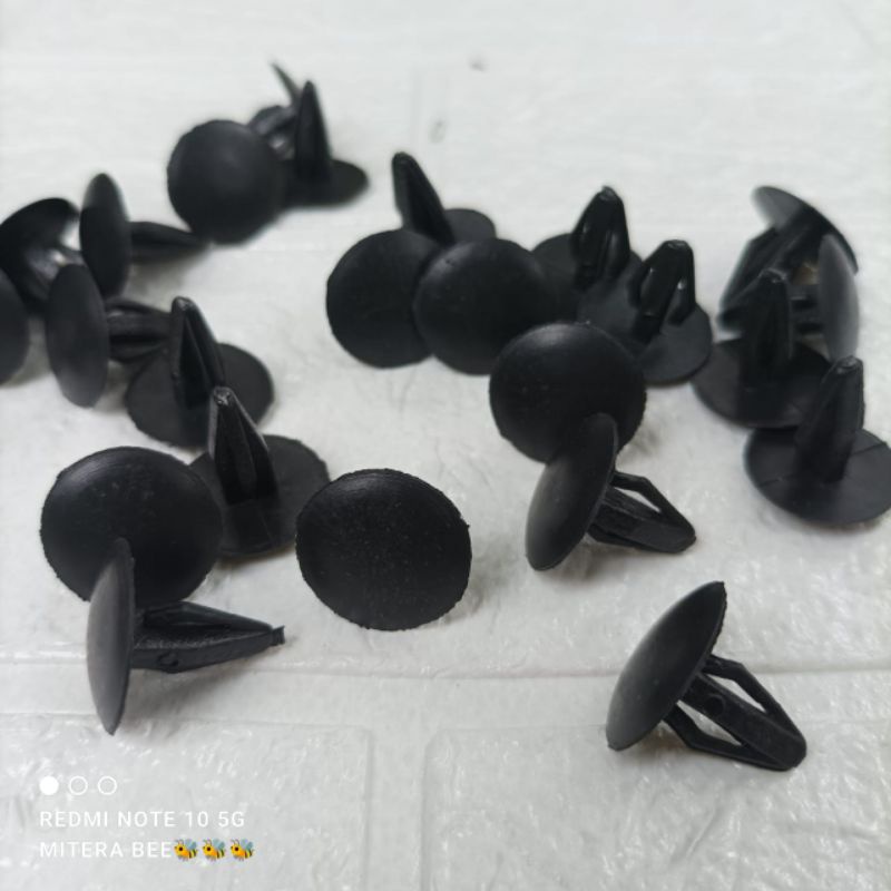 Jual klip kancing mobil model panah klip kancing liner model panah ...