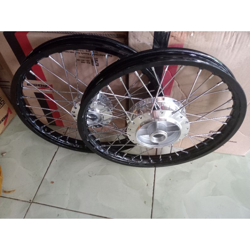 Jual velg Yamaha Vega ZR/Vega r new black glossy ring 17 x140/140 ...
