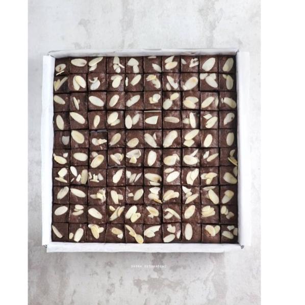 Jual BEST PRICE 9522 PROMO loyang dan sekat brownies 20x20 isi 100