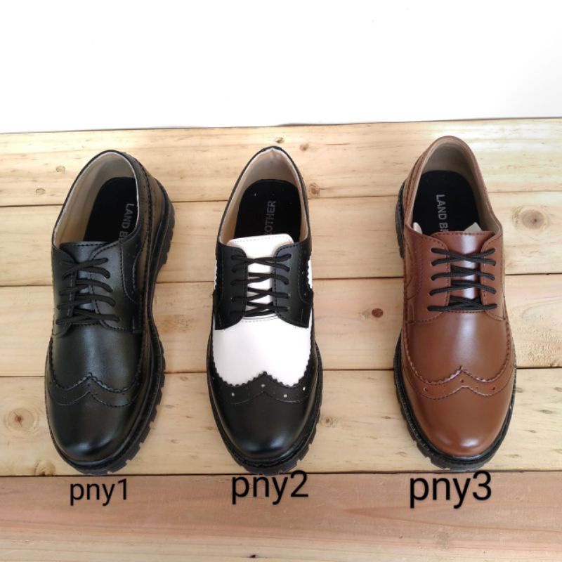 Jual Sepatu Low Boots Wingtip Docmart terbaru hitam putih coklat ...