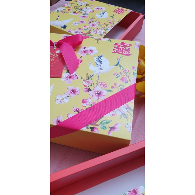 Jual BOX PREMIUM HAMPERS / KOTAK KUE CNY / IMLEK 23x23x7 cm KUNING ...