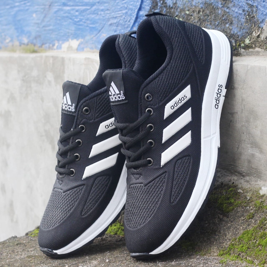 Foto sepatu shop olahraga adidas terbaru