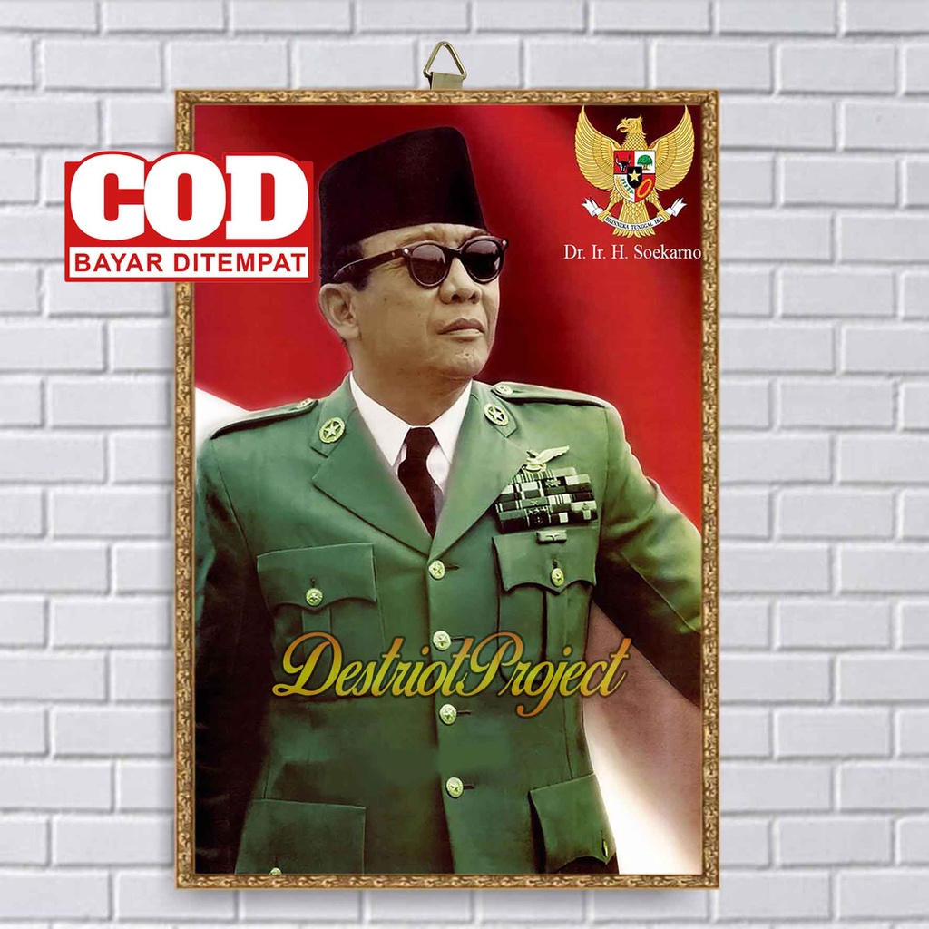 Jual POSTER KAYU SOEKARNO / FOTO BINGKAI PRESIDEN IR SUKARNO / WALL