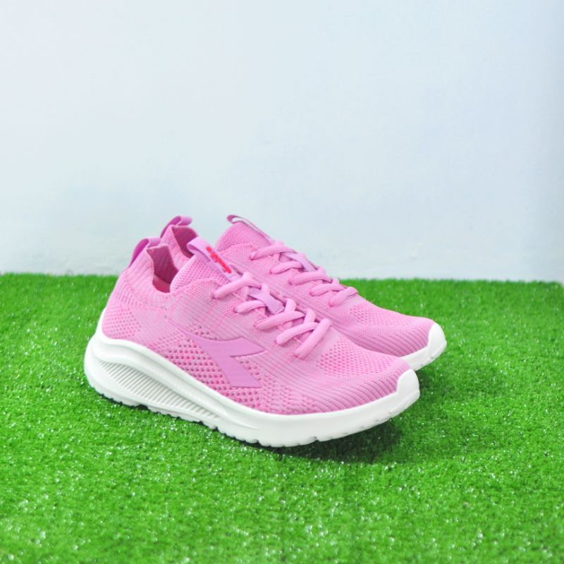 Sepatu diadora 2025 running pink