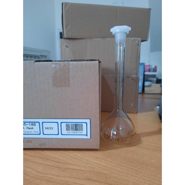 Jual Volumetric flask Iwaki 100ml plastic stopper | labu takar iwaki ...