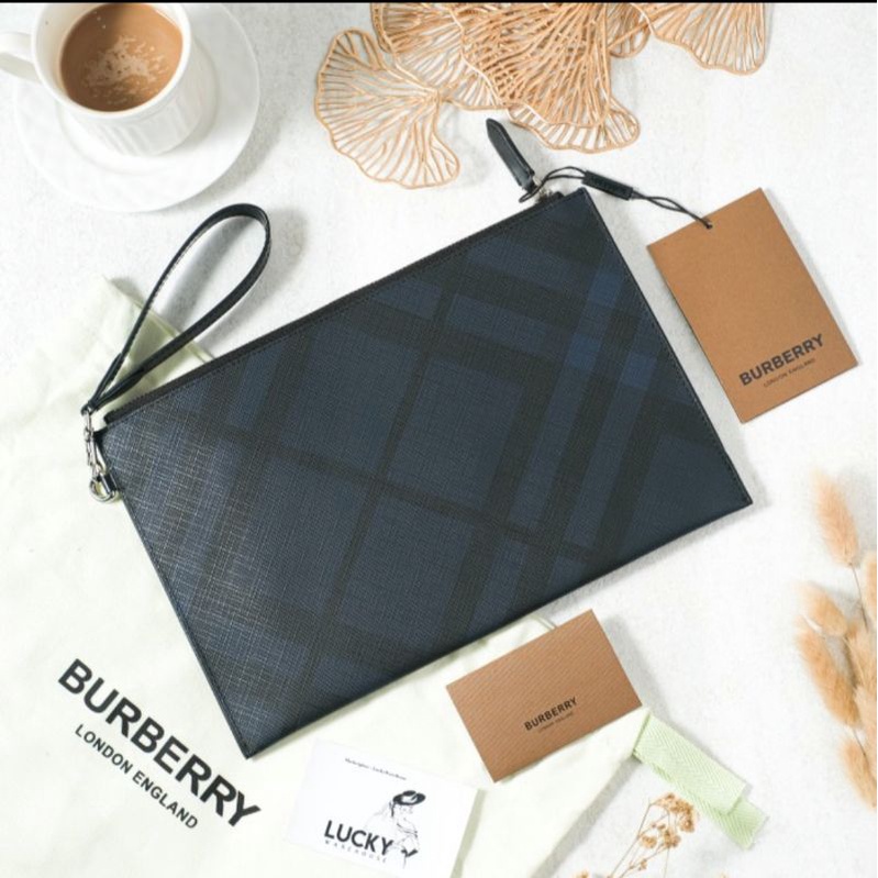 Clutch burberry hot sale