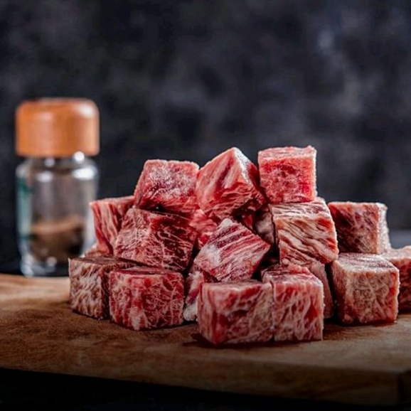Jual Saikoro Wagyu Meltique Premium Cubes / Daging Meltique Cube BBQ ...