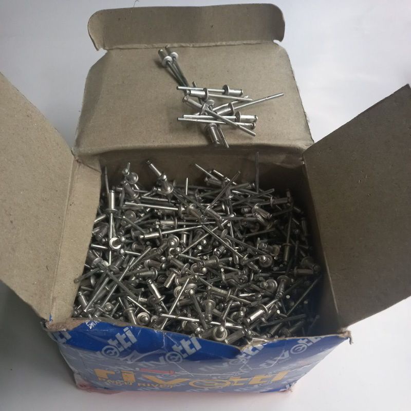 Jual Kotak Paku Rivet Merk Rivetti Ukuran Mm X Mm Isi Pcs Shopee Indonesia