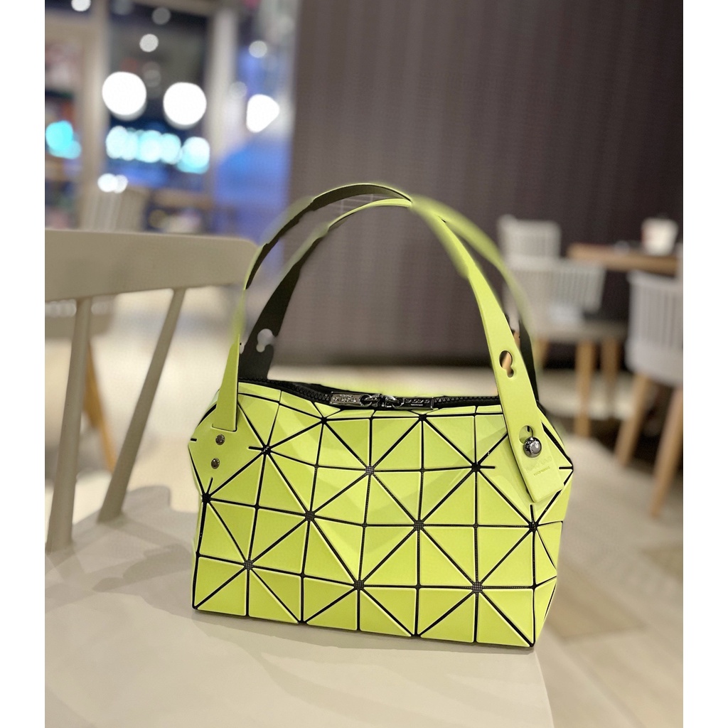 未使用品 / BAO BAO / HEXAGON / SHOULDER BAG BaoBao Hexagon crossbody Dark Gray 😍พร้อมส่ง🌟22,000฿🌟ส่งฟรี DHL