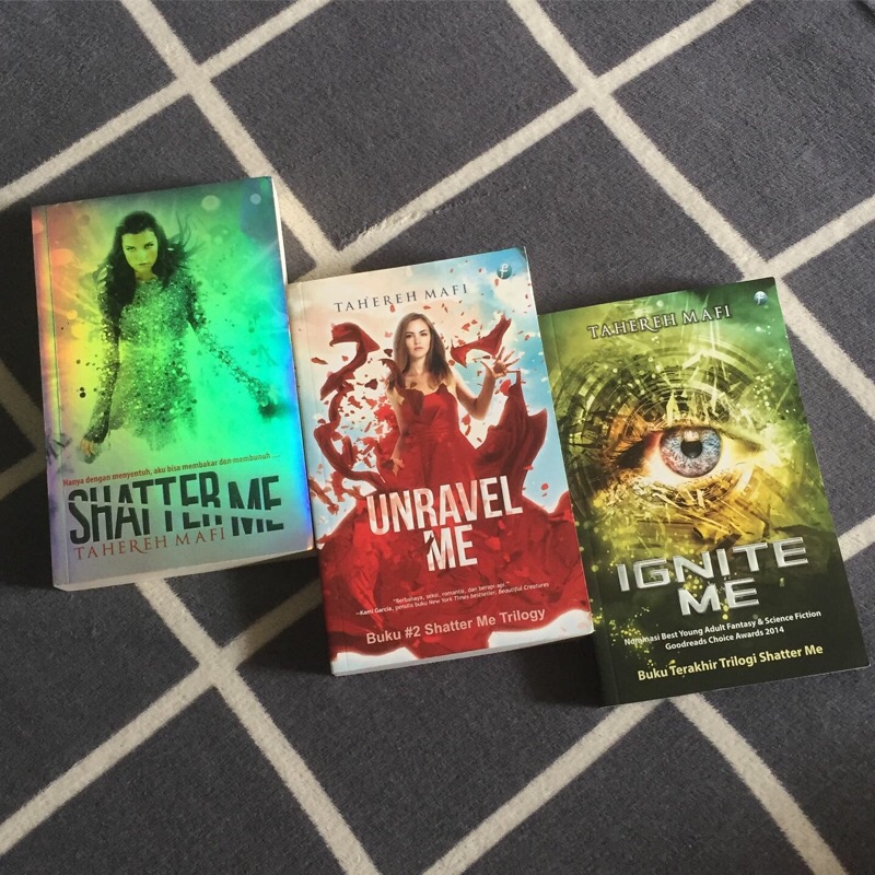 Jual Trilogi Novel Shatter Me Unravel Me Ignite Me by Tahereh Mafi ...