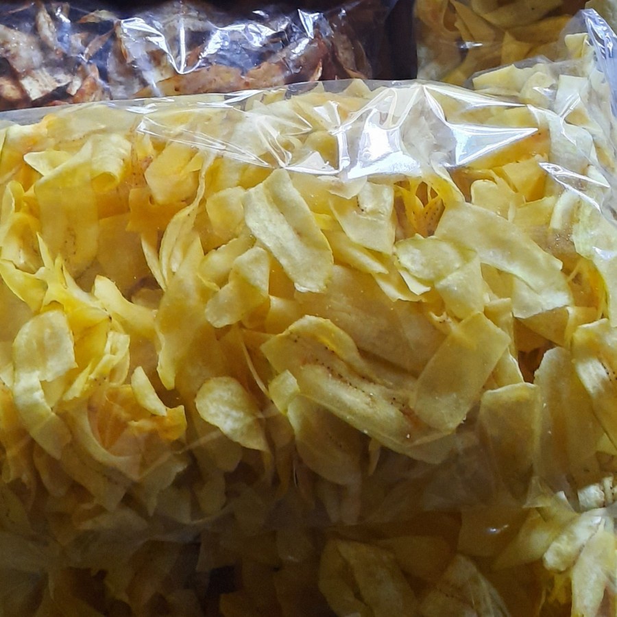 Pisang goroho dalam bentuk keripik