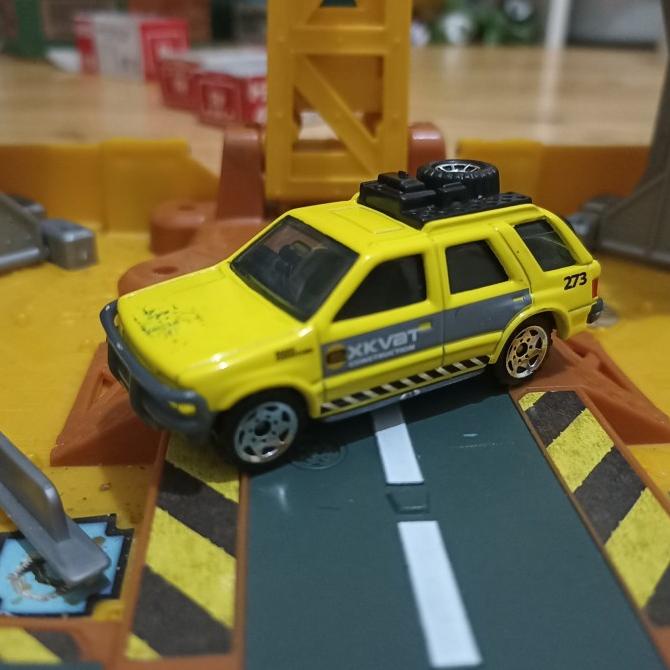 Jual Matchbox Isuzu Rodeo Kuning Hitch n Haul Loose | Shopee Indonesia