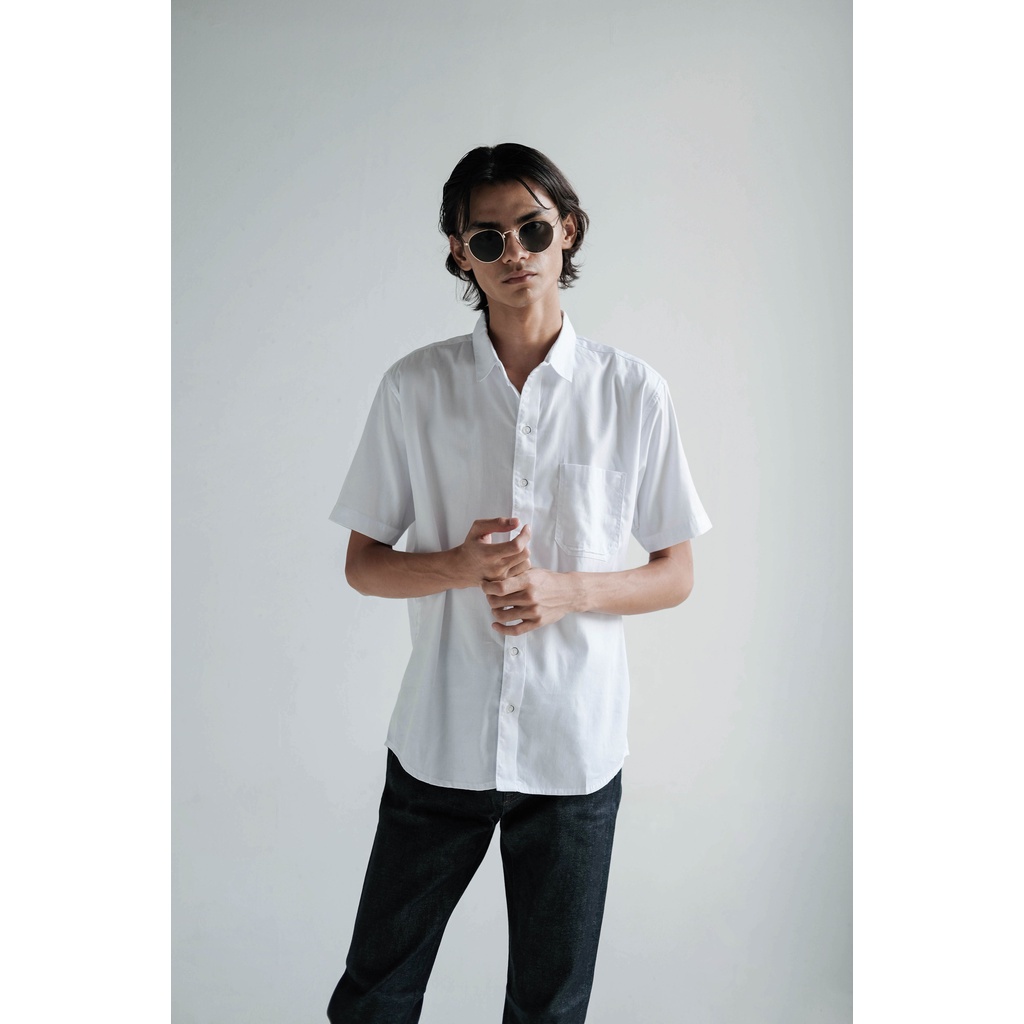 Jual LARUSSO Kemeja Basic Tencel Pendek - White L001 | Shopee Indonesia