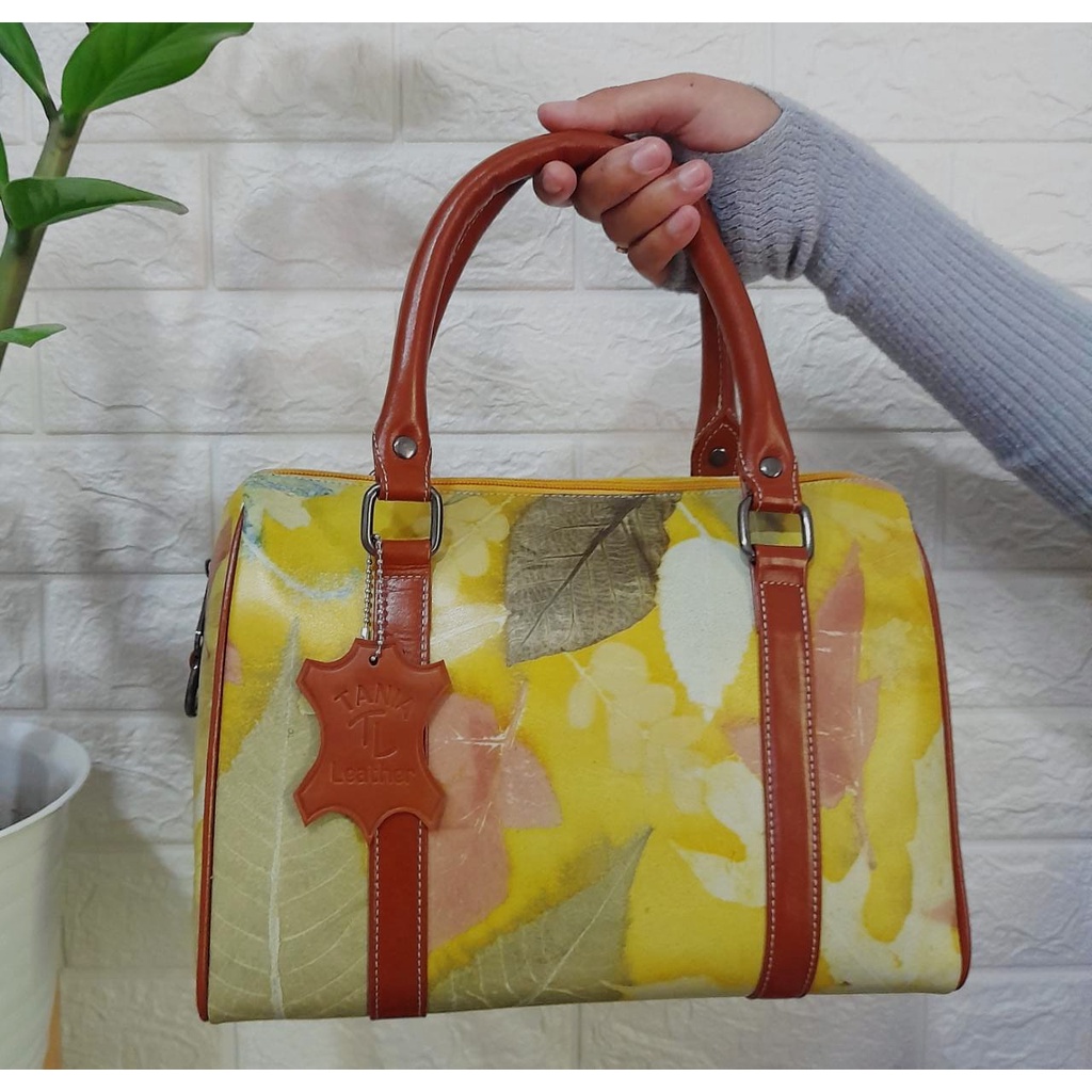 Jual Tas Selempang Kulit Wanita Varna Series Article 01 Eco-Print - CV.  Ginding Leather - Bogor , Bogor